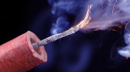 Петарду взорвал мужчина в интимном месте своей жены