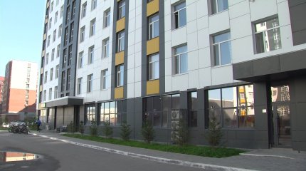 Осыдан екі жыл бұрын ғана пайдалануға берілген жаңа үй жылу маусымына дайын болмай шықты