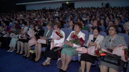 По 10 миллионов тенге получили лучшие школа, детский сад и колледж Астаны ко Дню учителя