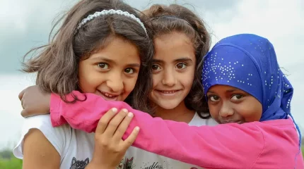 Климаттың өзгеруінен үйлерін тастап кетуге мәжбүр балалар саны артуда