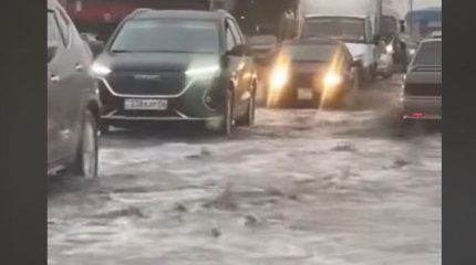 Улицы Атырау затопило после дождя