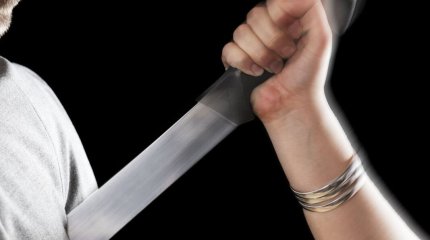 Актюбинка зарезала мужчину через несколько часов после знакомства