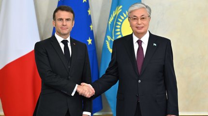 «Бұл – тарихи маңызды сапар»: Тоқаев Франция перзидентімен шағын құрамда келіссөз жүргізді