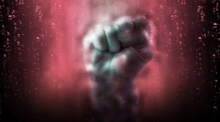 Родной отец домогался подростка в аквапарке