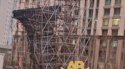 Конструкция с опорой ЛРТ накренилась в Астане