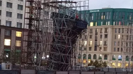 Астанада LRT тіректерінің бірі қисайып қалған