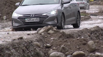 Несколько сотен жителей жилого комплекса в Алматы оказались заблокированы на своей территории