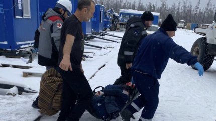 Медведь чуть не разорвал двух мужчин в Якутии