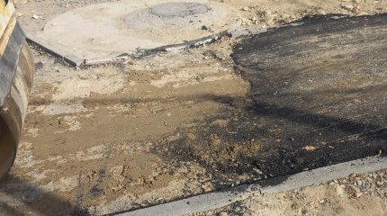 Прямиком на песок": актаусцы возмутились технологией укладки асфальта