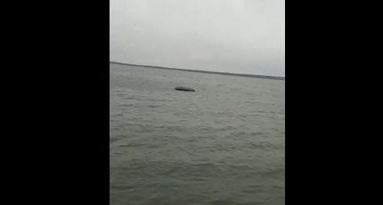 Два рыбака перевернулись на резиной лодке на Бухтарминском водохранилище