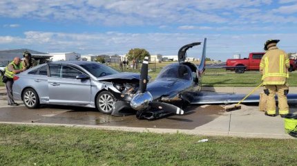 Самолет протаранил автомобиль в Техасе