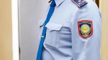 Астанада аялдама әйнегін әдейілеп шаққан ер адам ұсталды