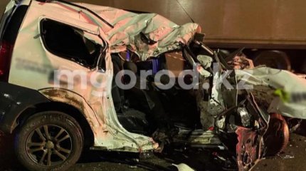 Оралда жантүршігерлік жол апатынан екі адам қаза тапты