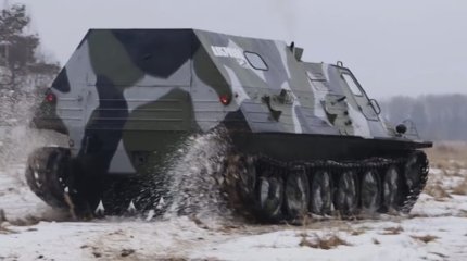 Четыре человека погибли, провалившись под лед на вездеходе