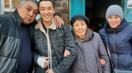 Әскери қызметші қарт әйел мен балалы отбасыны өрттен аман алып шықты