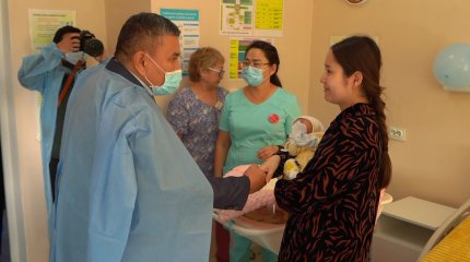 Еліміздің 20 миллионыншы тұрғыны болған сәбилерге 2 млн теңгеден берілді