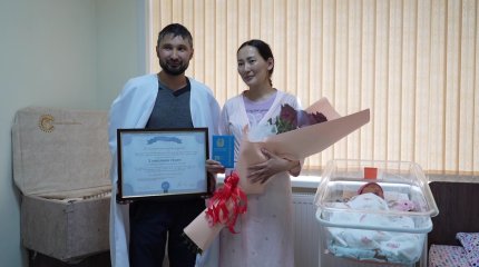 Сертификаты на 2 млн тенге и коляски: какие подарки получат 20-миллионные жители страны