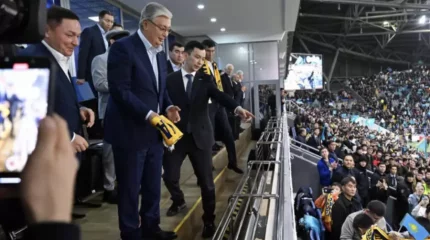 Тоқаев Қазақстан - Сан-Марино матчінен кейін кішкентай балаға ерекше сыйлық жасады
