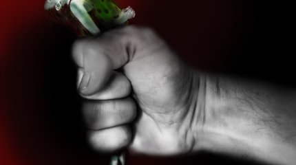 Служебный не роман: оперативник преследует отвергнувшую его следовательницу