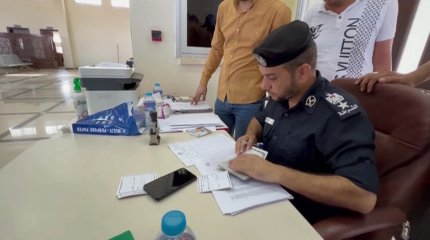 Египет впервые открыл пропускной пункт Рафах, чтобы выпустить иностранцев из сектора Газа.