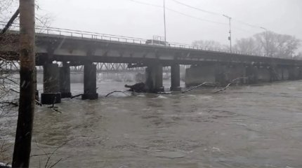 Мост через Ульбу закрыли из-за обильных дождей в Усть-Каменогорске