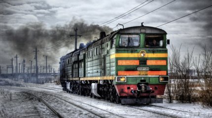 Пассажирский поезд лоб в лоб столкнулся с локомотивом