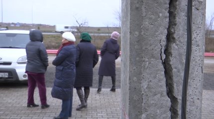 Новые столбы потрескались в Актобе: власти ищут решение