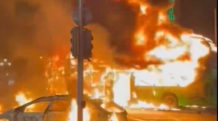 Горящие автобусы и погромы: в Ирландии массовые протесты