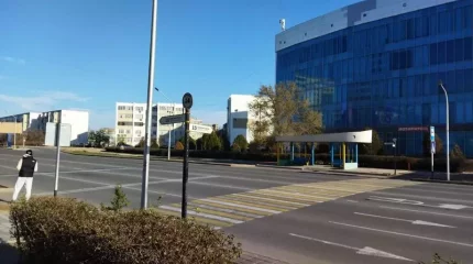 Ақтауда көлік қағып, екі аяғы да сынған әйел ауруханаға жатудан бас тартқан