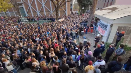 26 жерінен пышақтаған: Италияда қатыгездікпен өлтірілген студенттің қазасынан кейін жаппай наразылық шерулері өтті