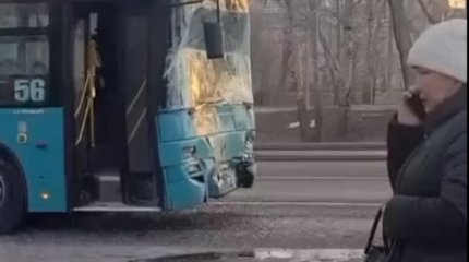 Семь человек госпитализированы после столкновения автобусов в Караганде