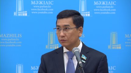 Только в рюкзаках: школьникам запретят пользоваться телефонами