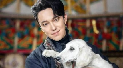 Мемлекет басшысы Димаш Құдайбергенге тазының күшігін сыйлады