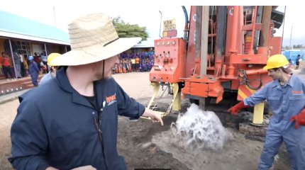 Блогер-милионник MrBeast построил 100 колодцев с чистой водой в Африке