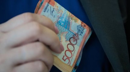 В соцсетях распространяется информация о присвоившем чужие деньги полицейском из Мангистау