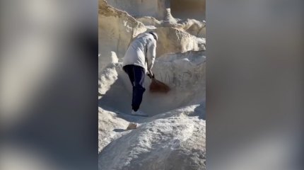 Эко-активисты очистили памятники и убрали мусор в Мангистауской области