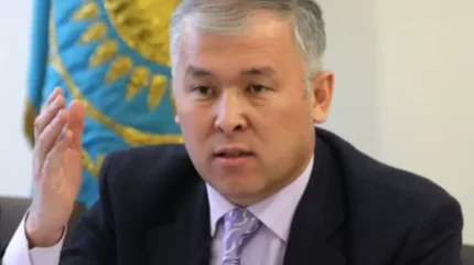 Депутат Мұрат Әбенов үкіметтік емес ұйымдардың тендерді ұтып алатынына ашуланды