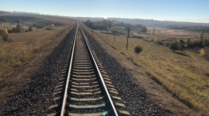 Мужчина попал под поезд в Уральске