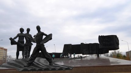 Бейіттерді тонап, ескерткіштерді қиратып жатыр: депутаттар вандализммен күресті күшейтуді талап етуде