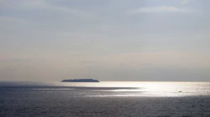 Жапонияда су астындағы жанартау атқылауынан кейін жаңа арал пайда болды