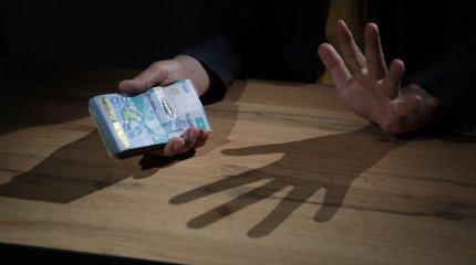 Ақтөбеде шетел азаматы полицейлерге пара ұсынды