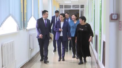 Министр труда и соцзащиты Казахстана встретилась с трудовыми коллективами Актюбинской области
