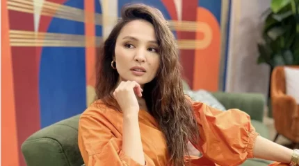 "Аяғымды кетпенмен шауып алдым": Жұлдыз Әбдікәрімова балалық шағын еске алды