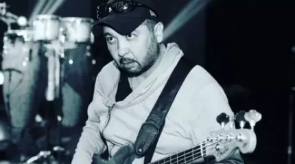 "Мас күйінде адам қағып, Қазақстанға қашып кеткен". Әнші Ерлан Көкеевті Түркия тұрғыны іздестіріп жатыр