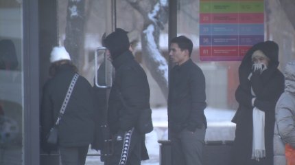 Эксперимент: 30 градус аязда көшеде сырт киімсіз жүрген адамды көрсеңіз не істейсіз?