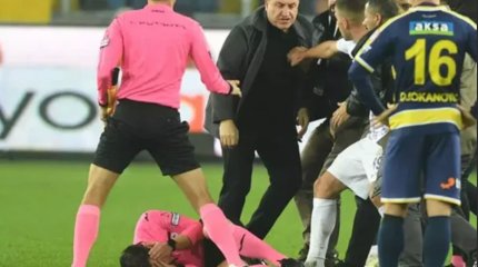 Скандал в турецком футболе: президент клуба избил судью на поле
