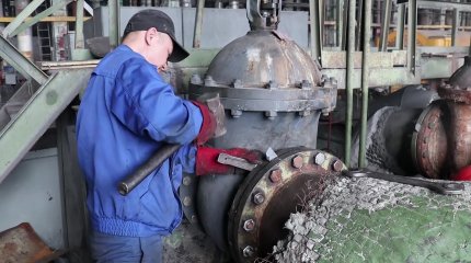 "Жауапты министрлер жылы кабинеттерінен шығуы керек", - Е.Саиров