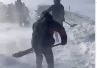 Жители Туркестанской области вынуждены были сами очищать международную трассу