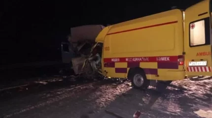 Ақмола облысында жедел жәрдем көлігі апатқа ұшырады: төрт адам зардап шекті