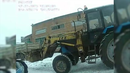 Лишенный прав под наркотиками разъезжал на тракторе по Усть-Каменогорску